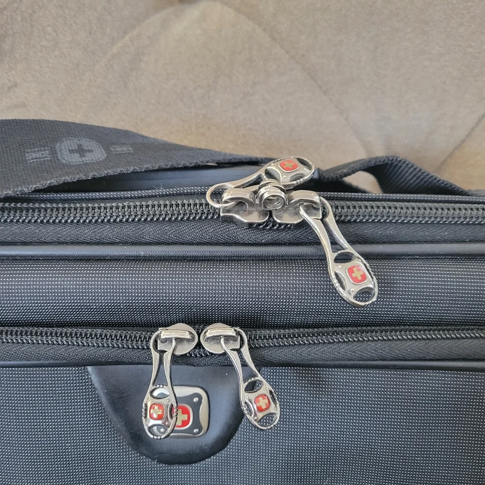 SwissGear by Wenger Laptop Shoulder Bag Black